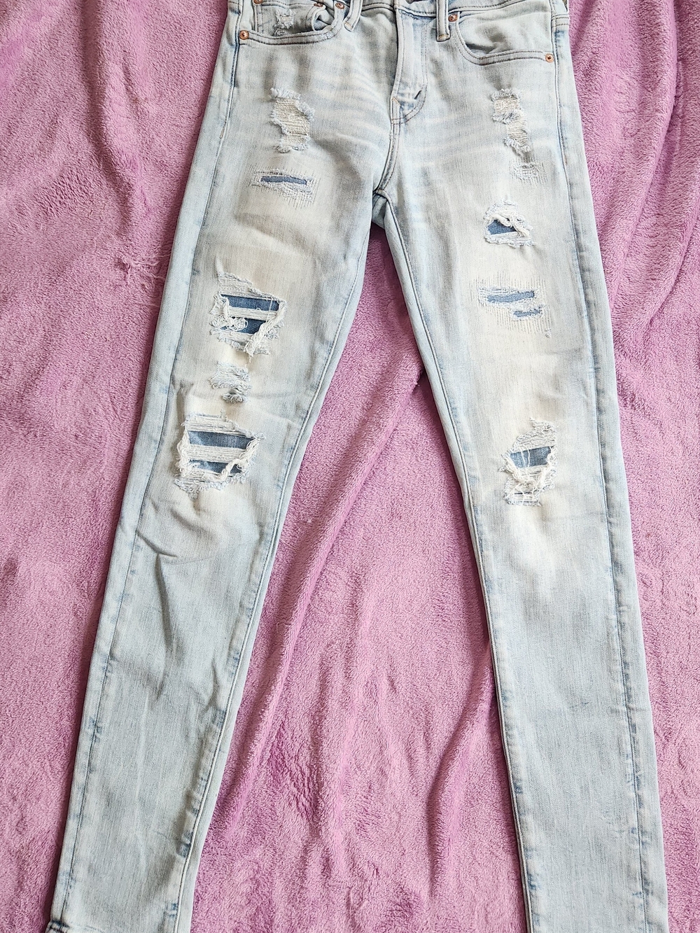 American Eagle Outfitters Light Blue Distressed Skinny Jeans